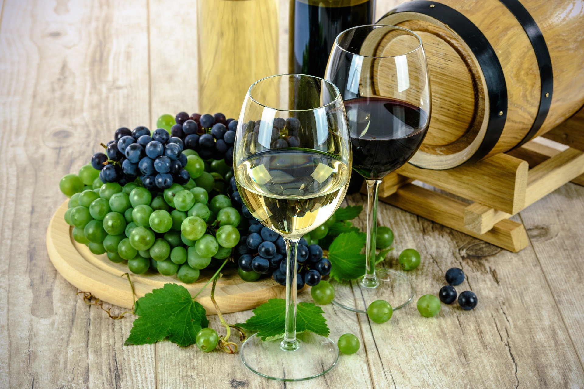 Bouteille En Verre Tonneau De Raisins De Cuve Feuilles Fromage